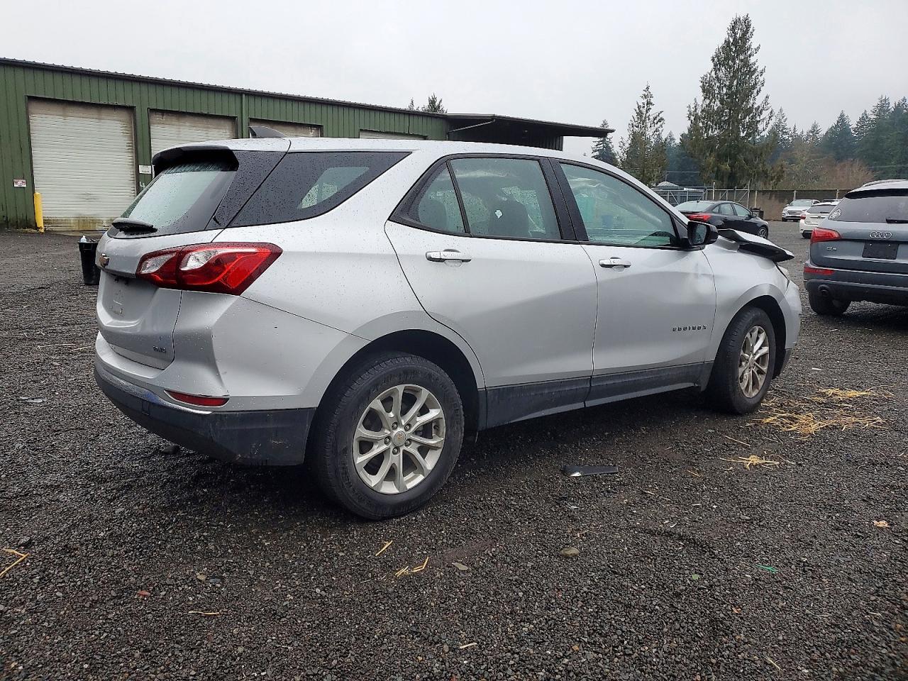 2018 CHEVROLET EQUINOX LS photo 3