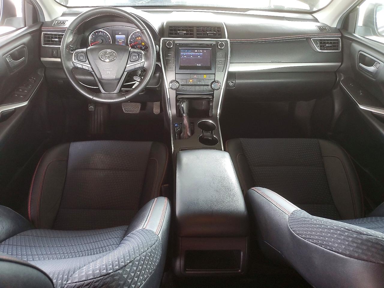 2015 TOYOTA CAMRY LE photo 22