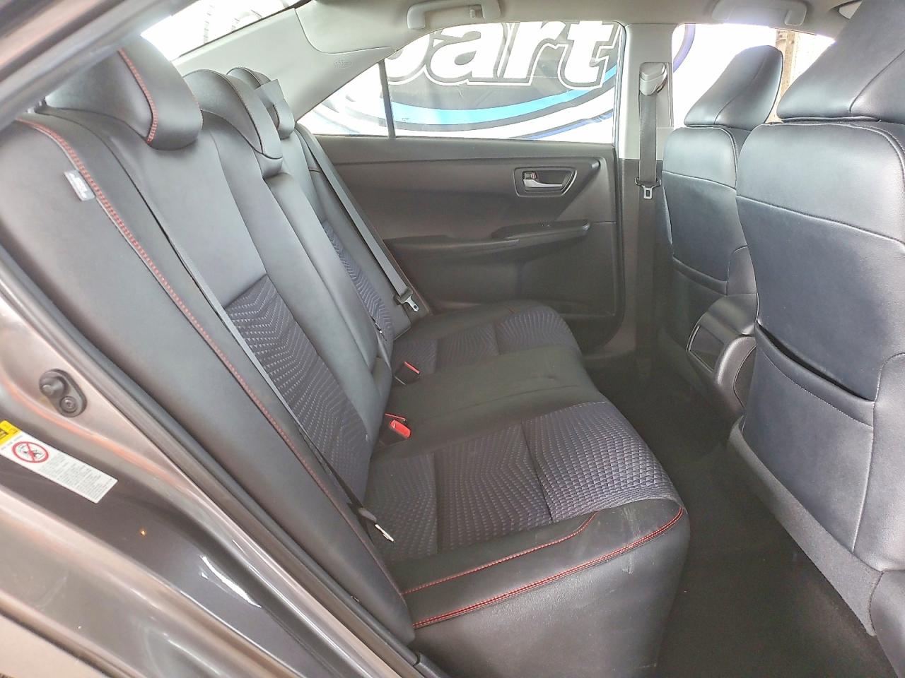 2015 TOYOTA CAMRY LE photo 28