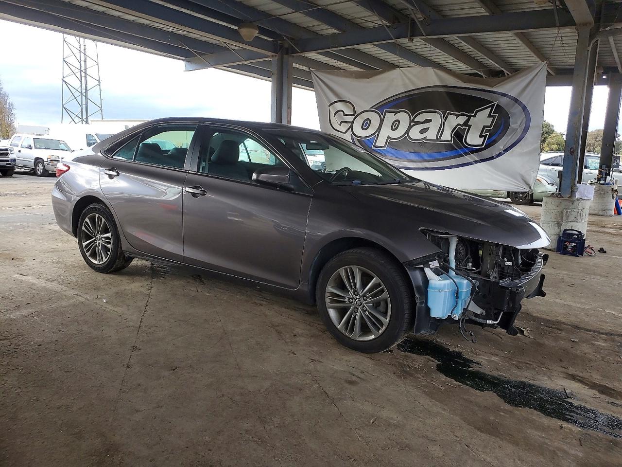 2015 TOYOTA CAMRY LE photo 10