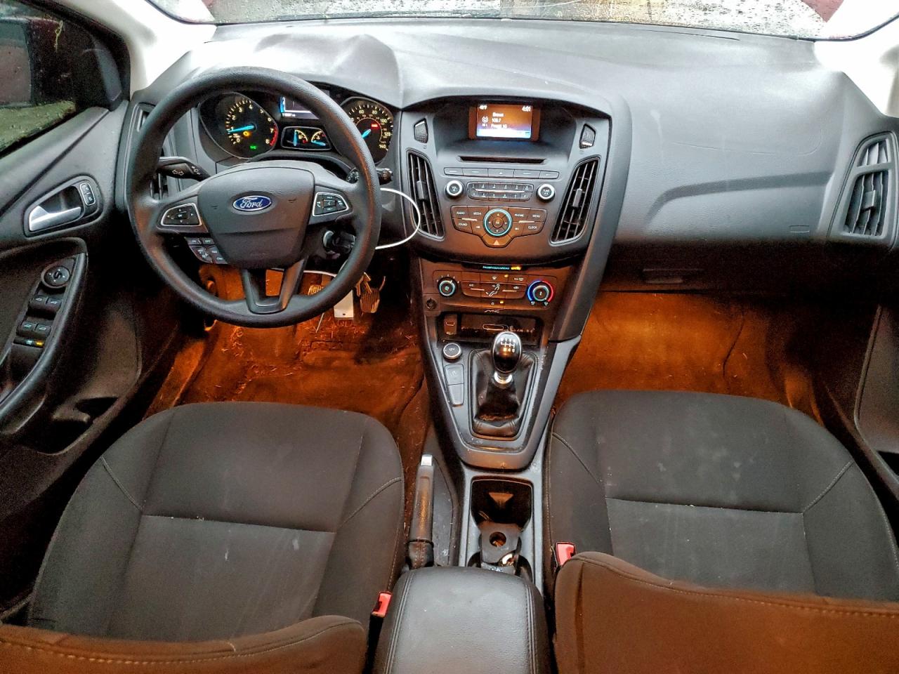 2015 FORD FOCUS SE photo 8
