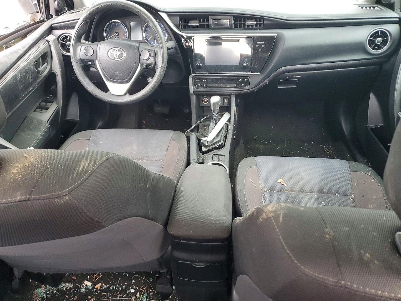 2017 TOYOTA COROLLA L photo 8