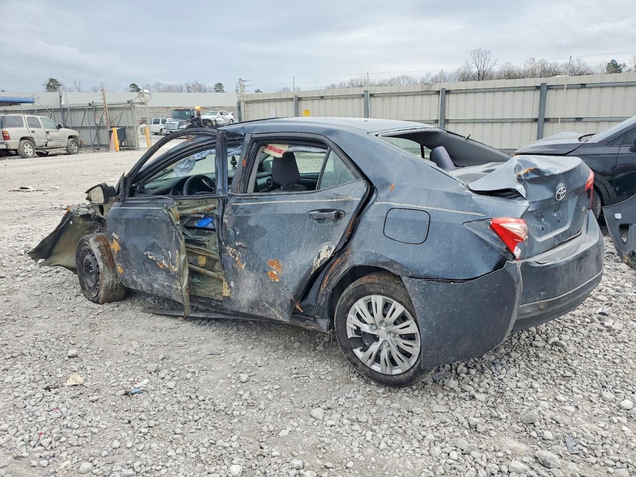 2017 TOYOTA COROLLA L photo 2