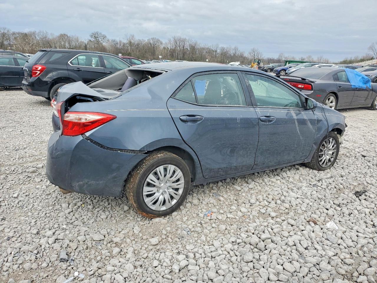 2017 TOYOTA COROLLA L photo 3