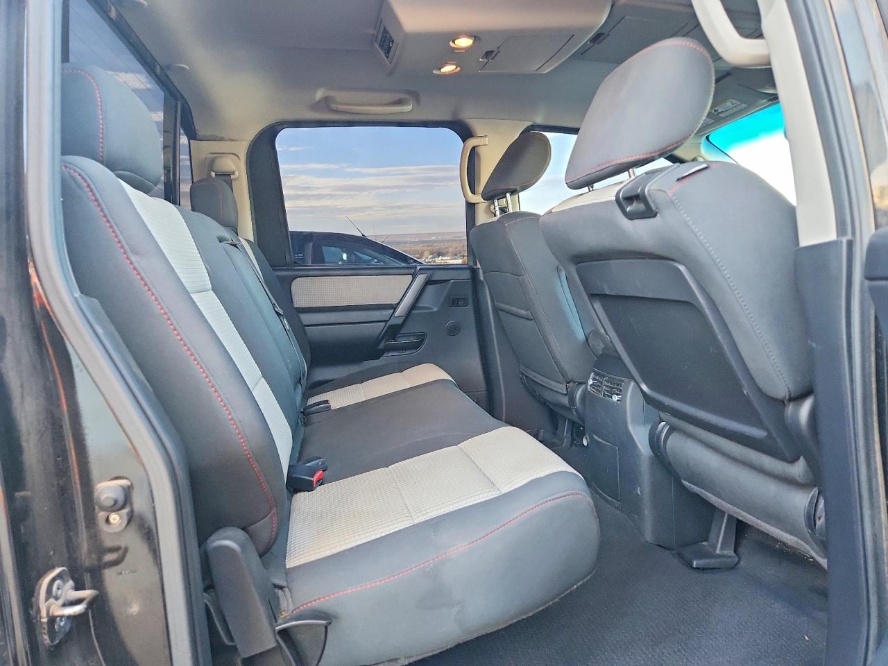 2010 NISSAN TITAN SE photo 10
