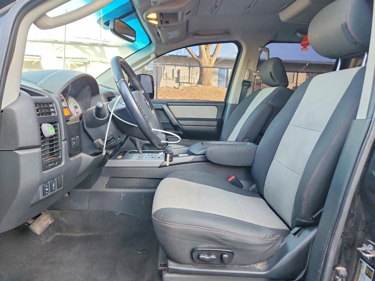 2010 NISSAN TITAN SE photo 7