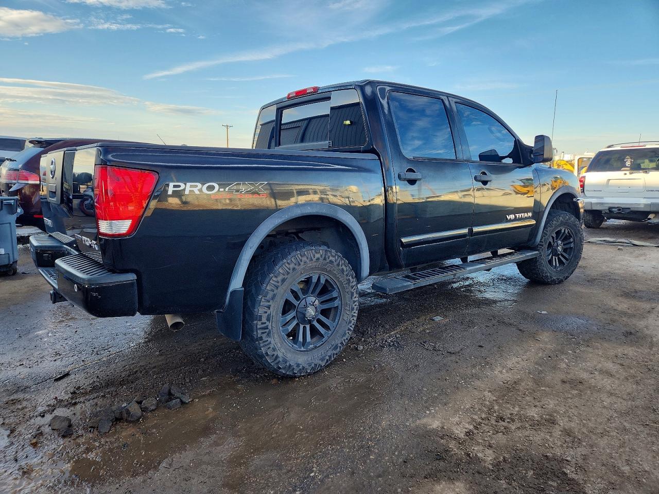 2010 NISSAN TITAN SE photo 3