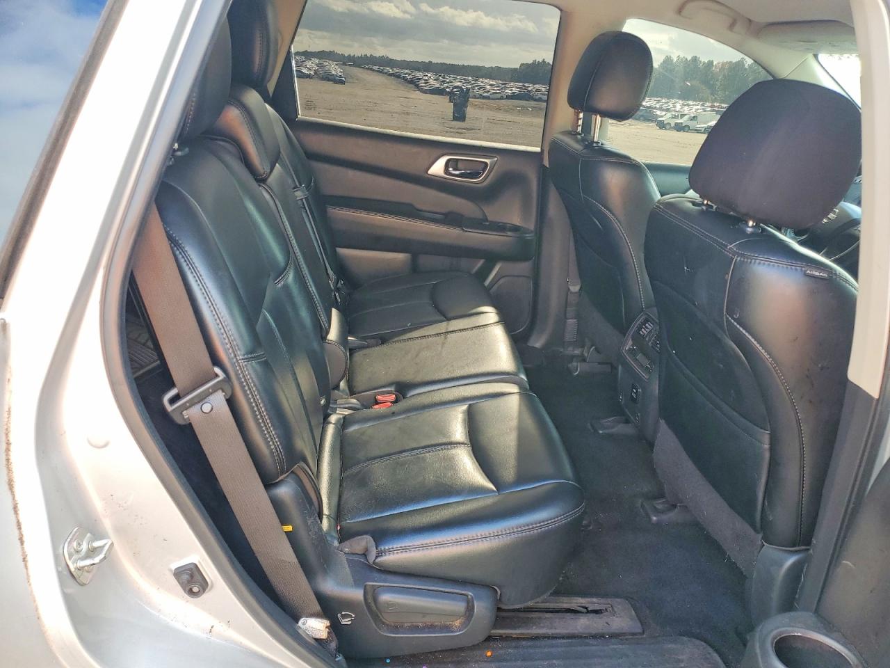 2017 NISSAN PATHFINDER S photo 11