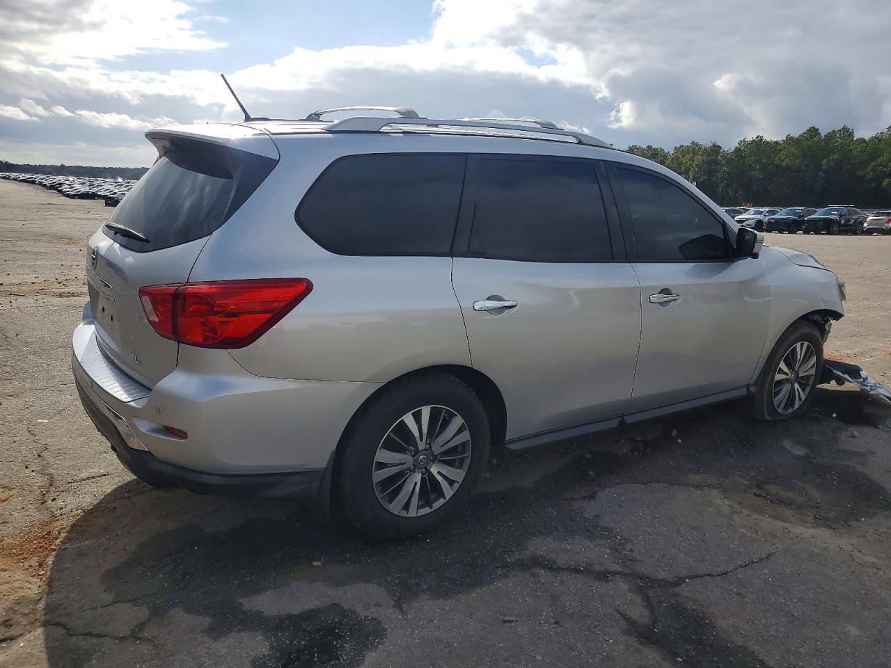 2017 NISSAN PATHFINDER S photo 3