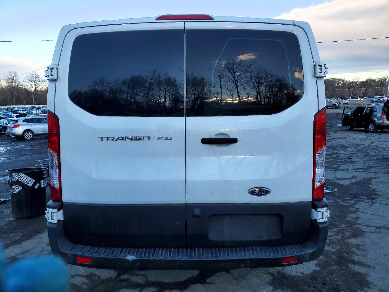2017 FORD TRANSIT T-250 photo 6