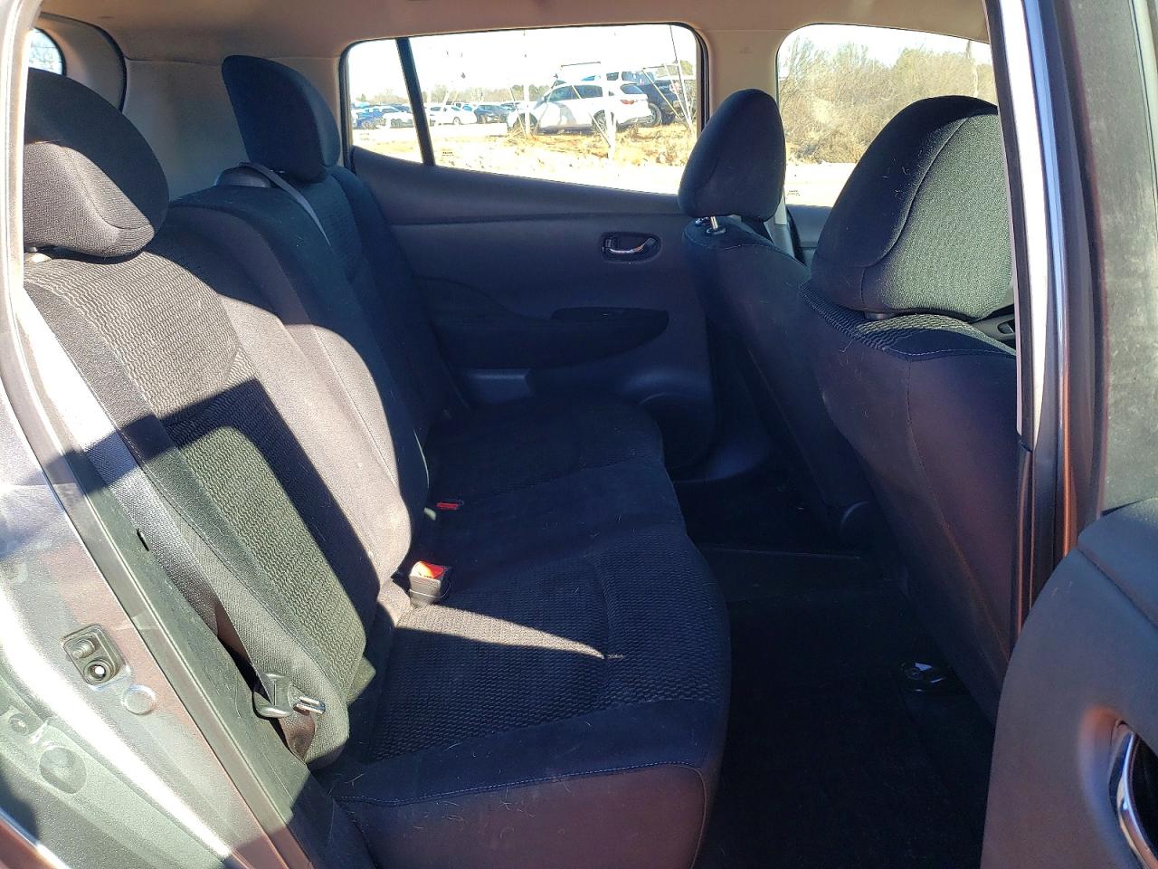 2016 NISSAN LEAF S photo 11