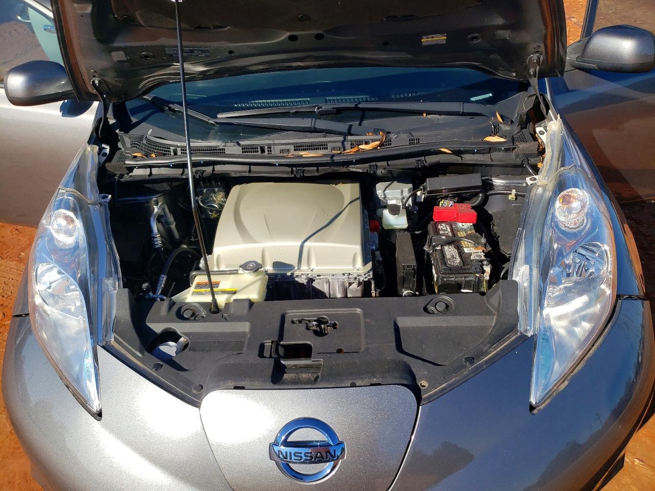 2016 NISSAN LEAF S photo 12