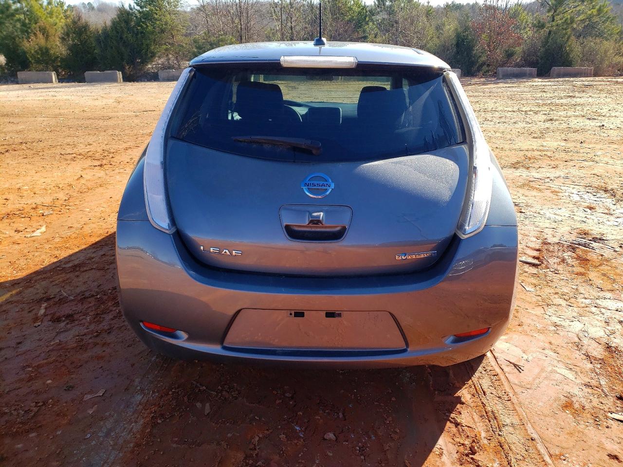 2016 NISSAN LEAF S photo 6