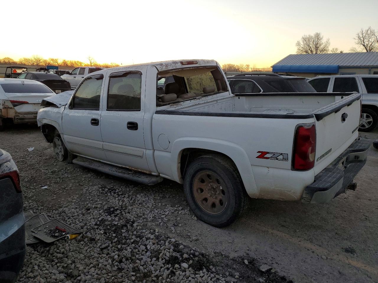 2005 CHEVROLET SILVERADO K1500 photo 2