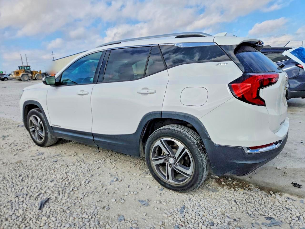 2019 GMC TERRAIN SLT photo 2