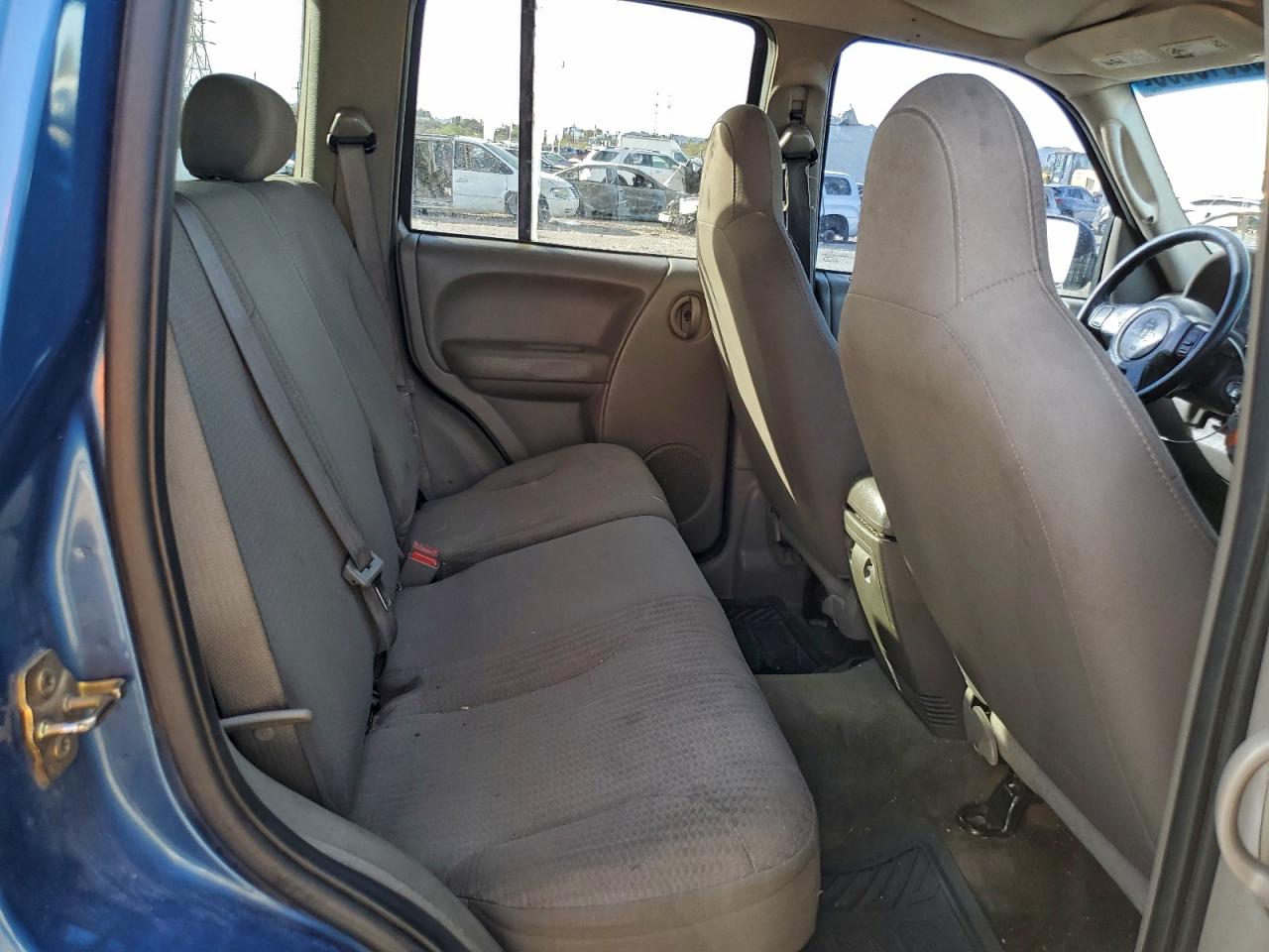 2004 JEEP LIBERTY SPORT photo 11