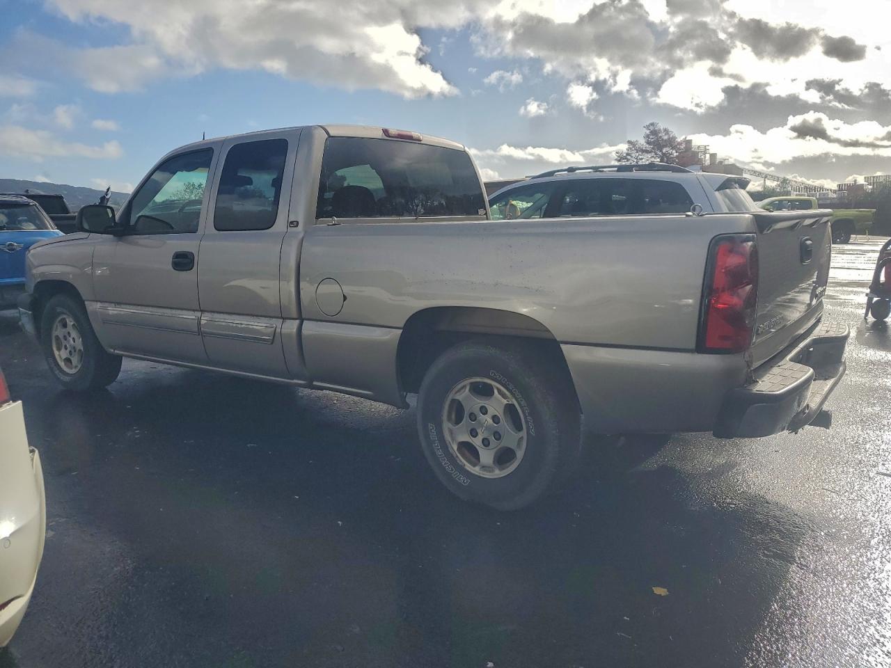2004 CHEVROLET SILVERADO C1500 photo 2
