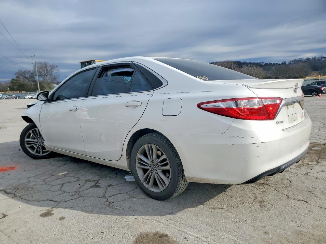 2017 TOYOTA CAMRY LE photo 3