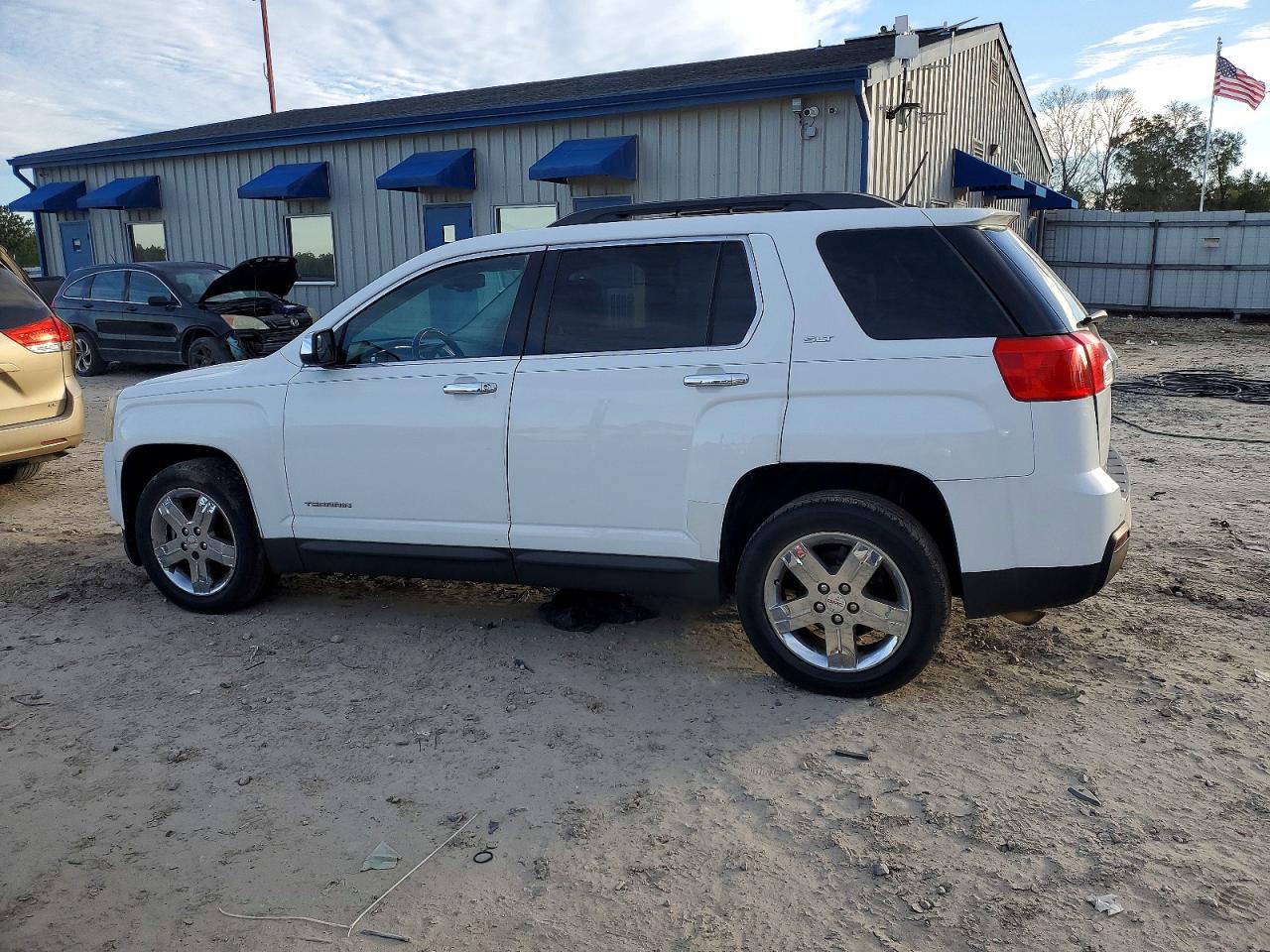 2013 GMC TERRAIN SLT photo 3