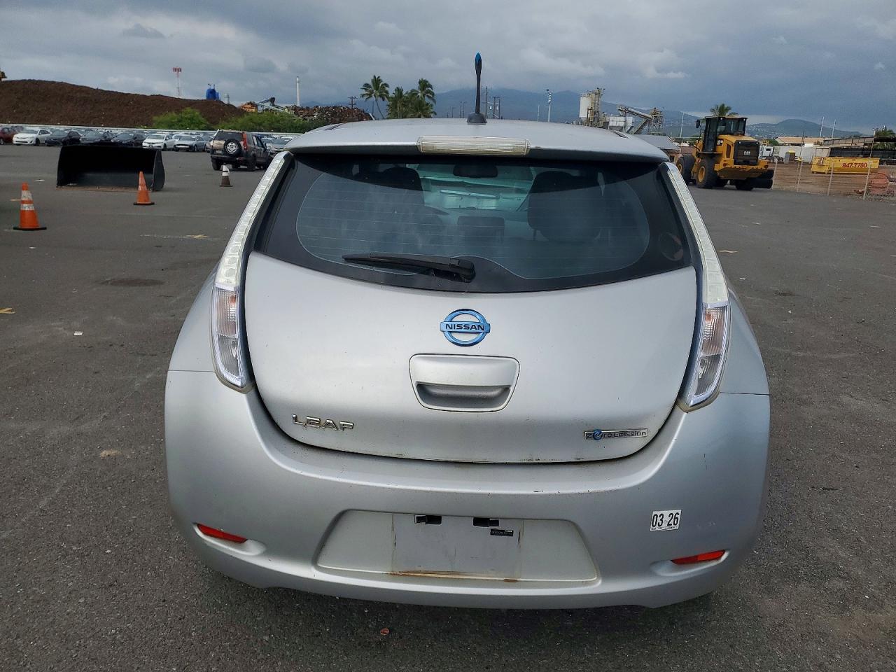 2011 NISSAN LEAF photo 16