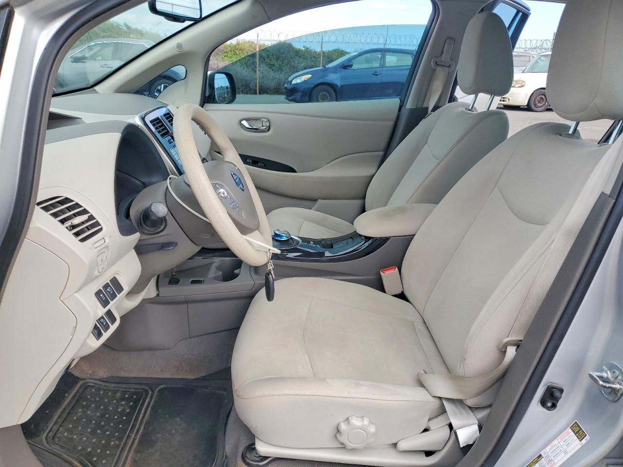 2011 NISSAN LEAF photo 19
