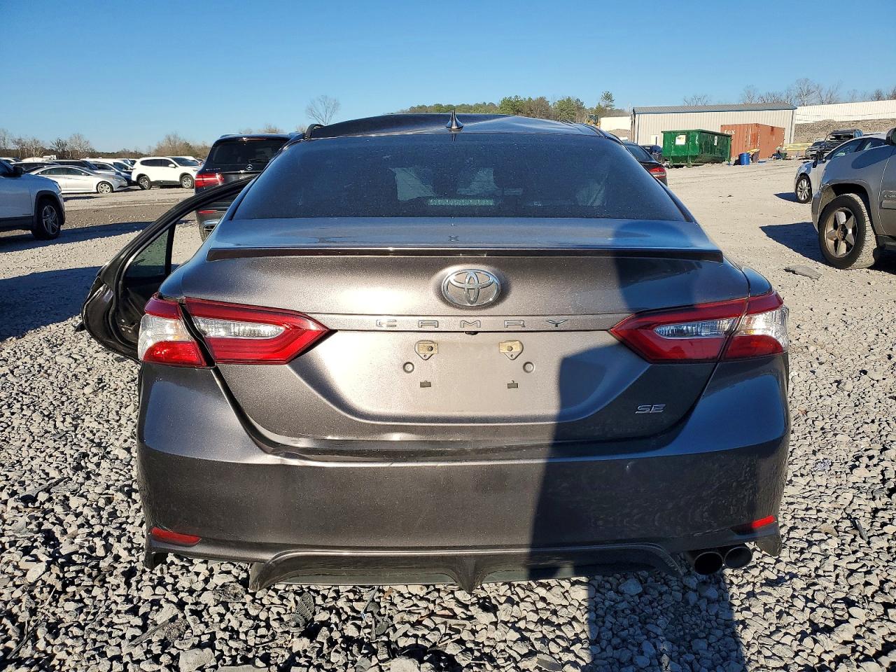 2020 TOYOTA CAMRY SE photo 6