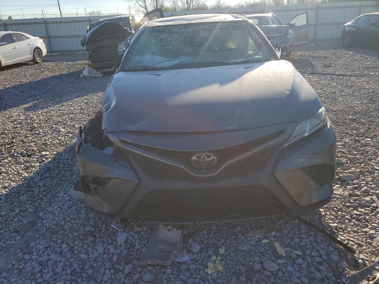 2020 TOYOTA CAMRY SE photo 5