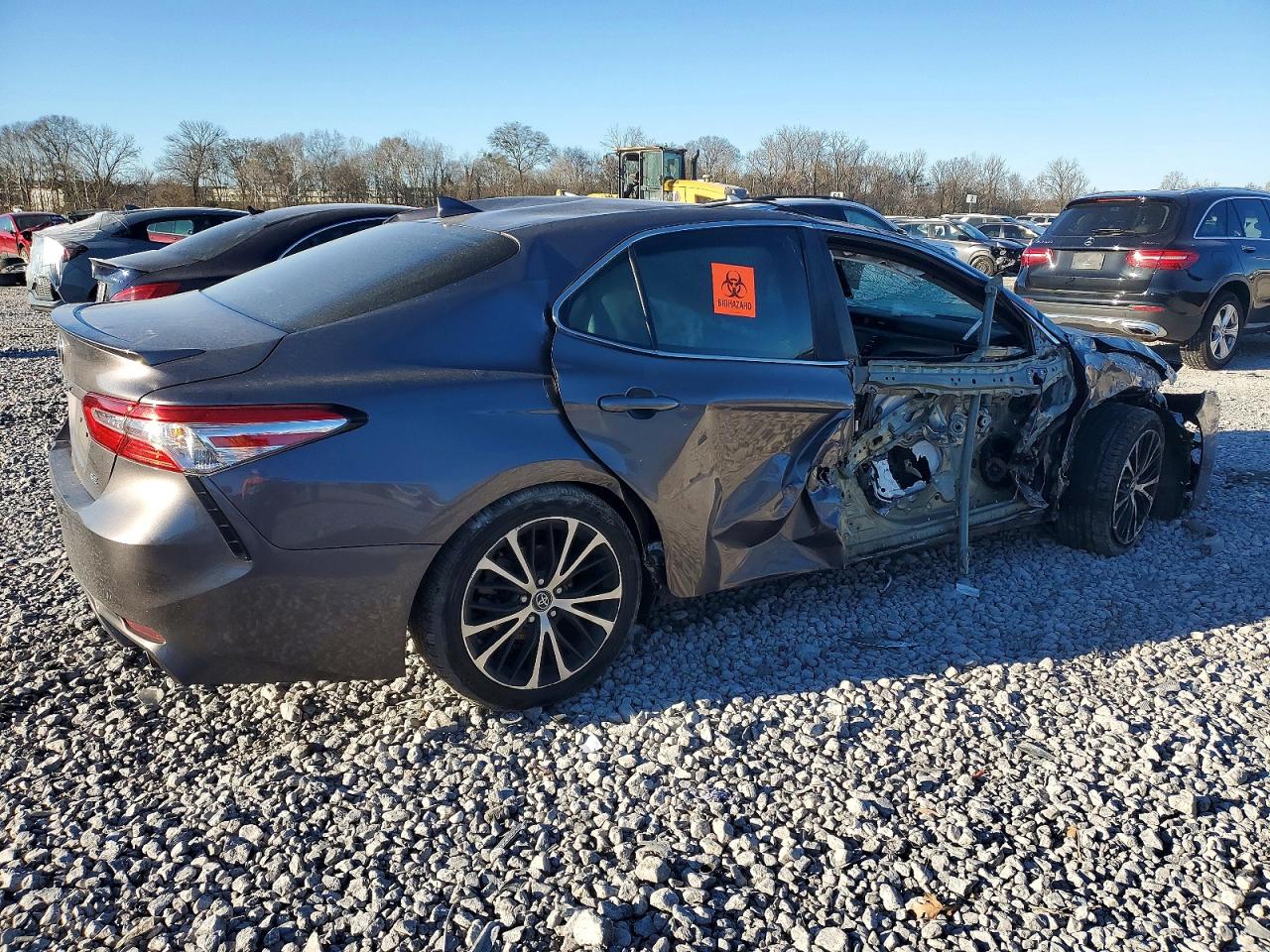 2020 TOYOTA CAMRY SE photo 3