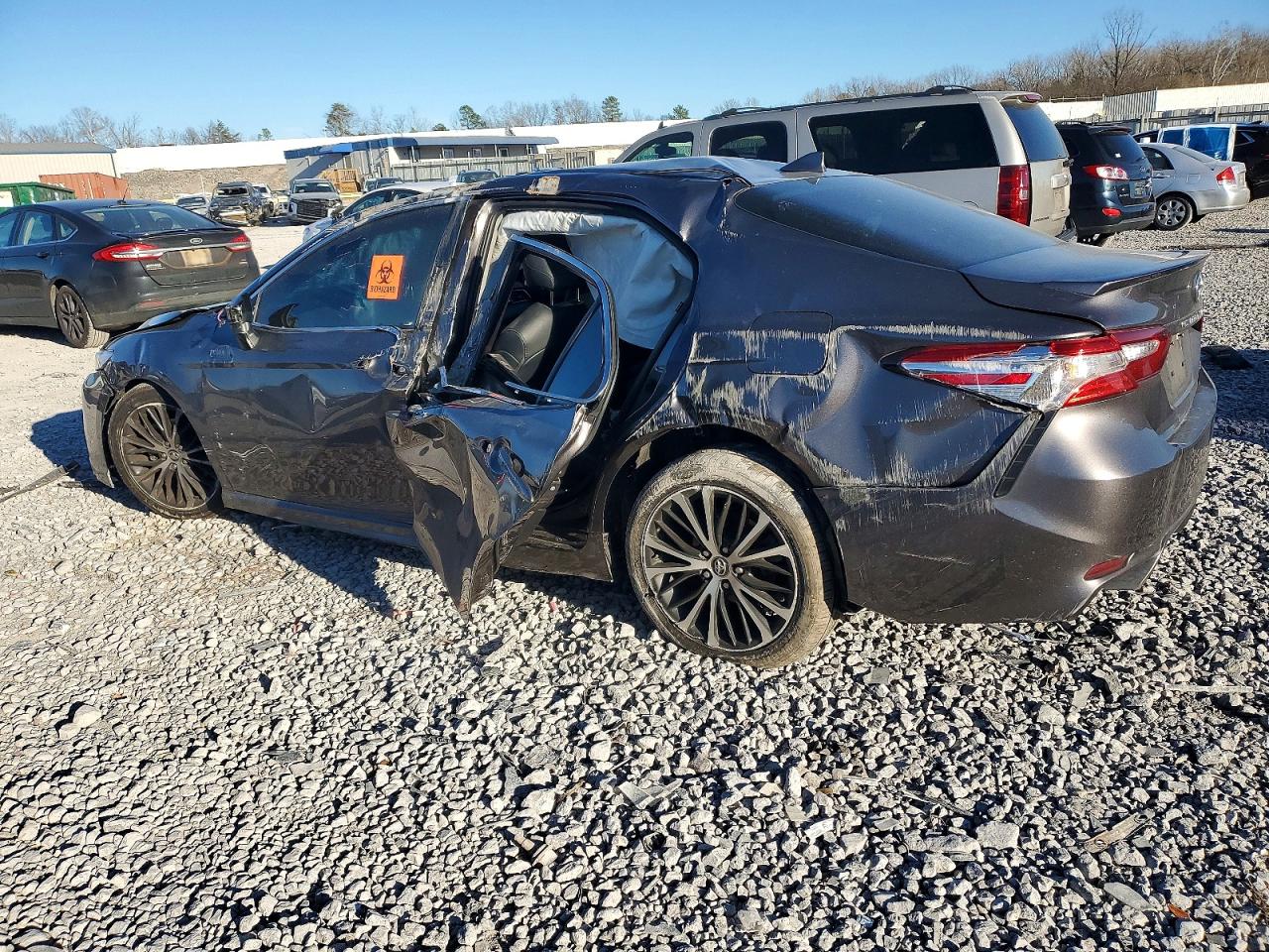 2020 TOYOTA CAMRY SE photo 2