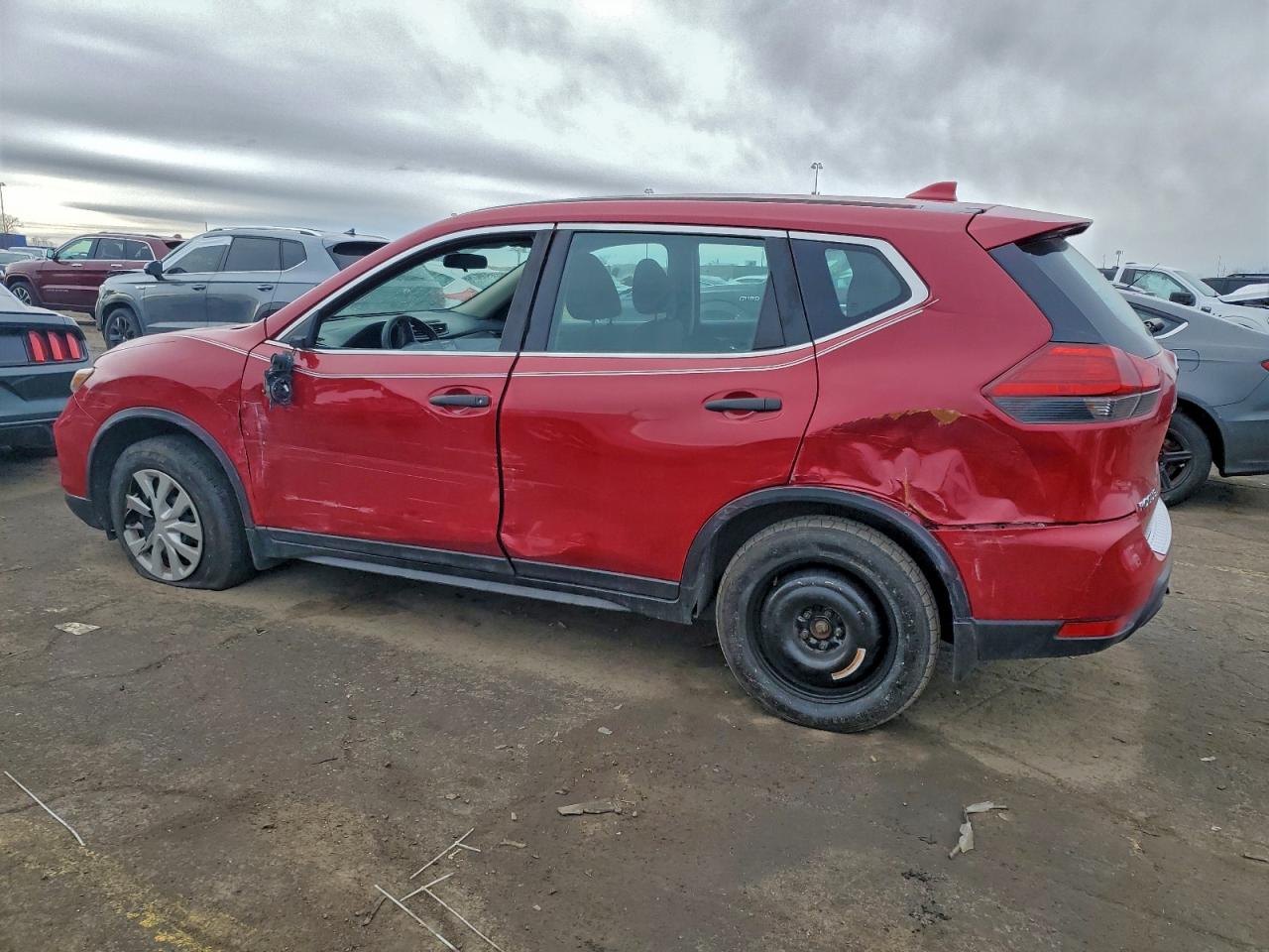 2017 NISSAN ROGUE SV photo 2