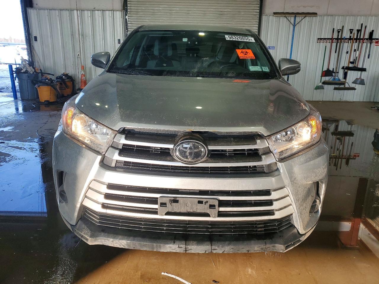 2017 TOYOTA HIGHLANDER LE photo 5