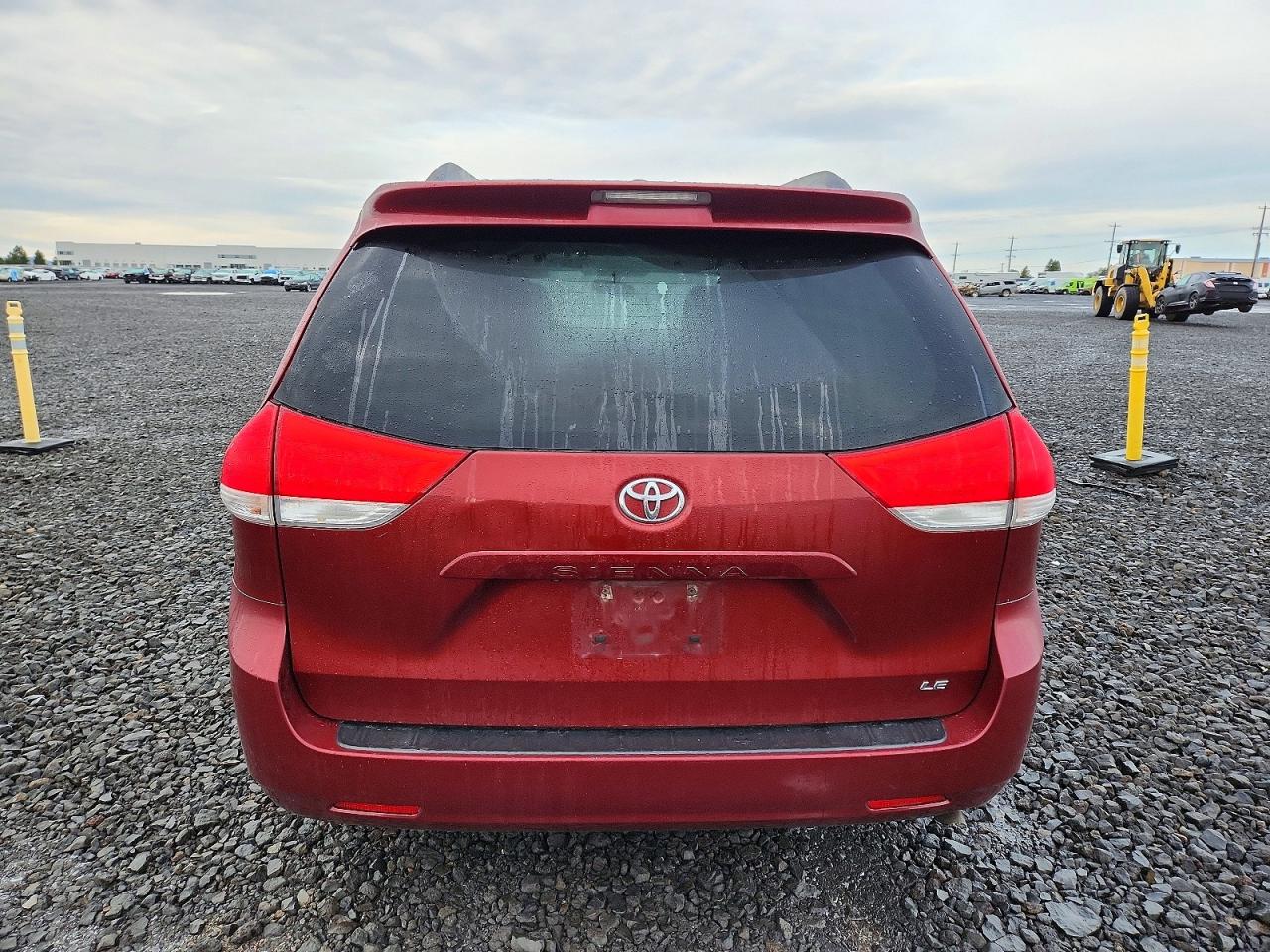 2013 TOYOTA SIENNA LE photo 6