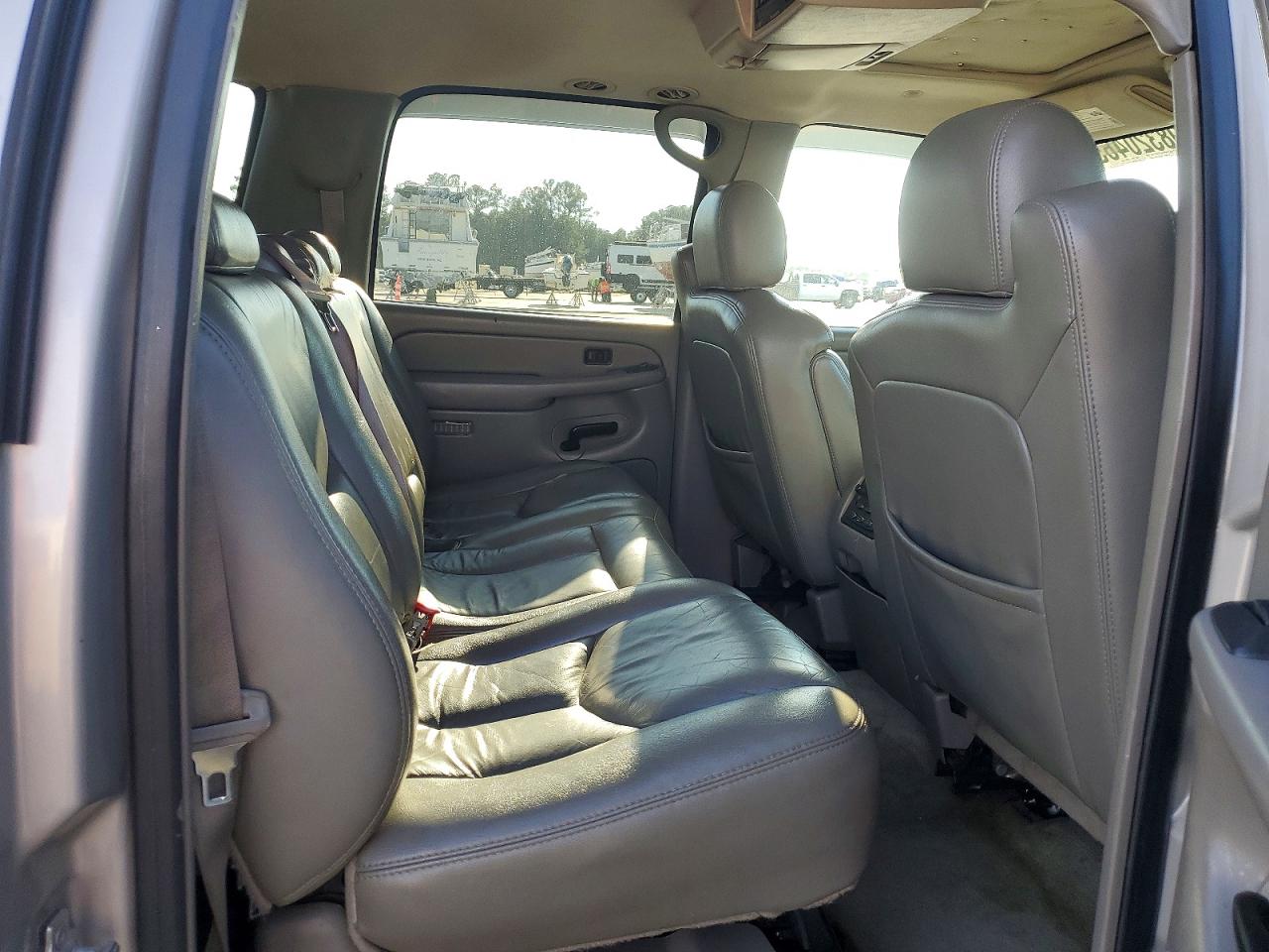 2005 GMC YUKON XL K1500 photo 11