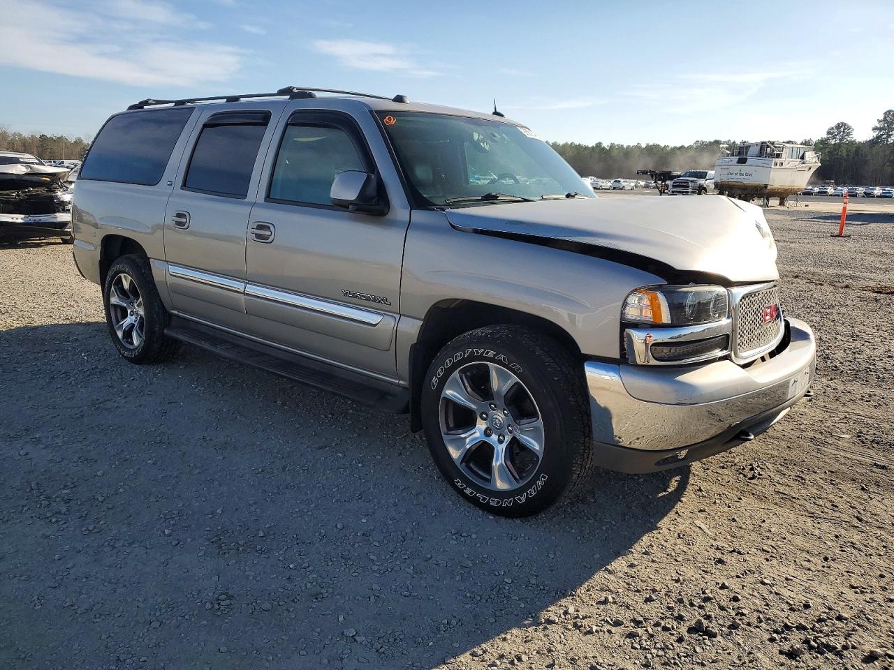 2005 GMC YUKON XL K1500 photo 4