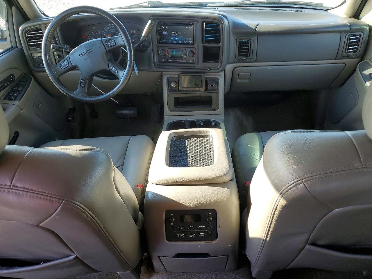 2005 GMC YUKON XL K1500 photo 8