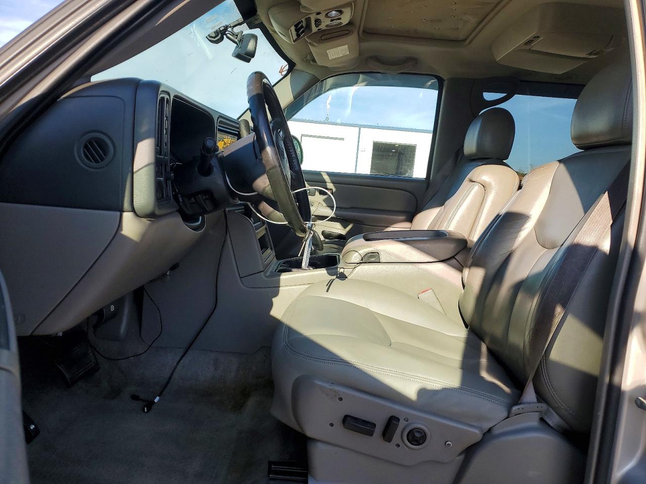 2005 GMC YUKON XL K1500 photo 7