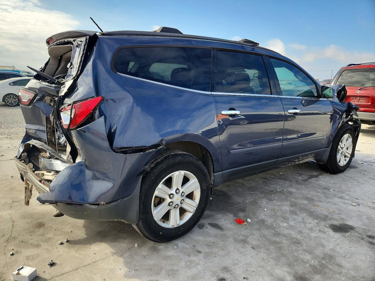 2014 CHEVROLET TRAVERSE LT photo 3