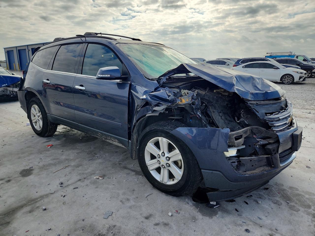 2014 CHEVROLET TRAVERSE LT photo 4