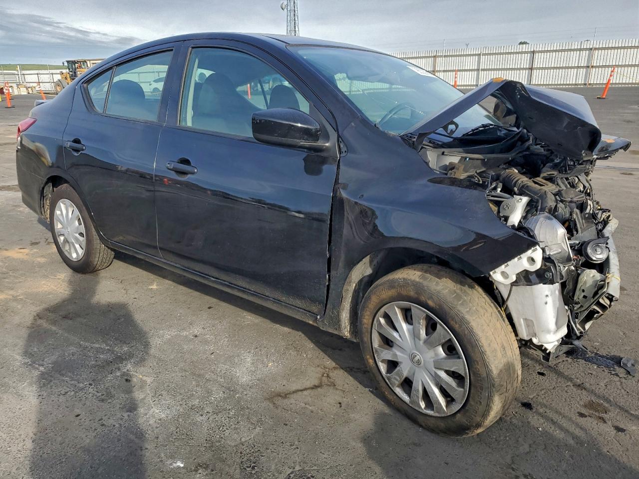 2019 NISSAN VERSA S photo 4