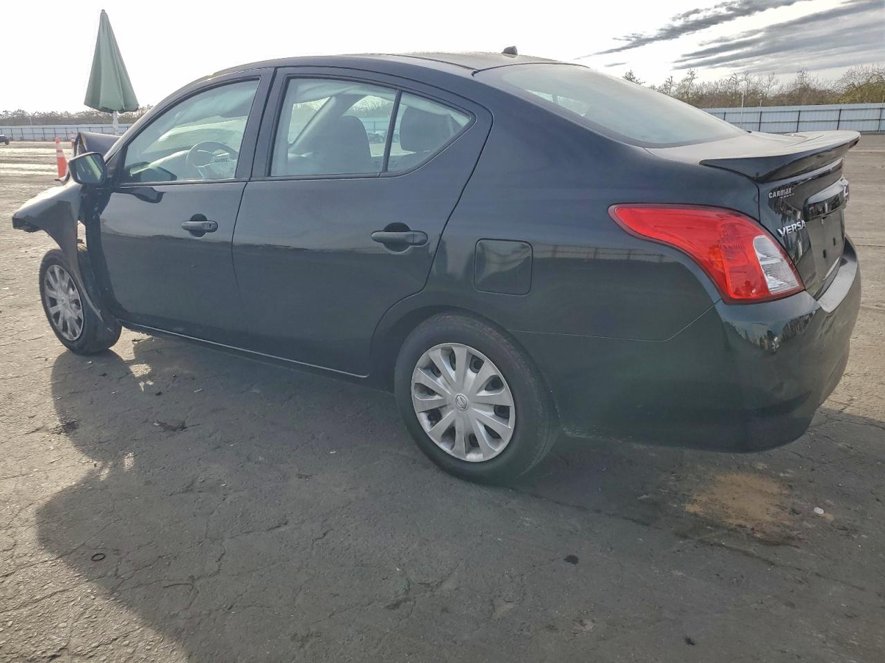 2019 NISSAN VERSA S photo 2