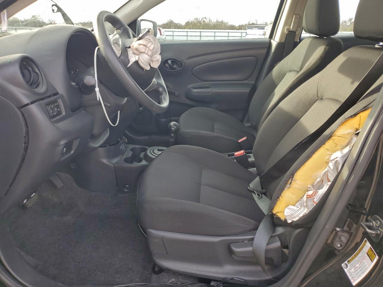 2019 NISSAN VERSA S photo 7