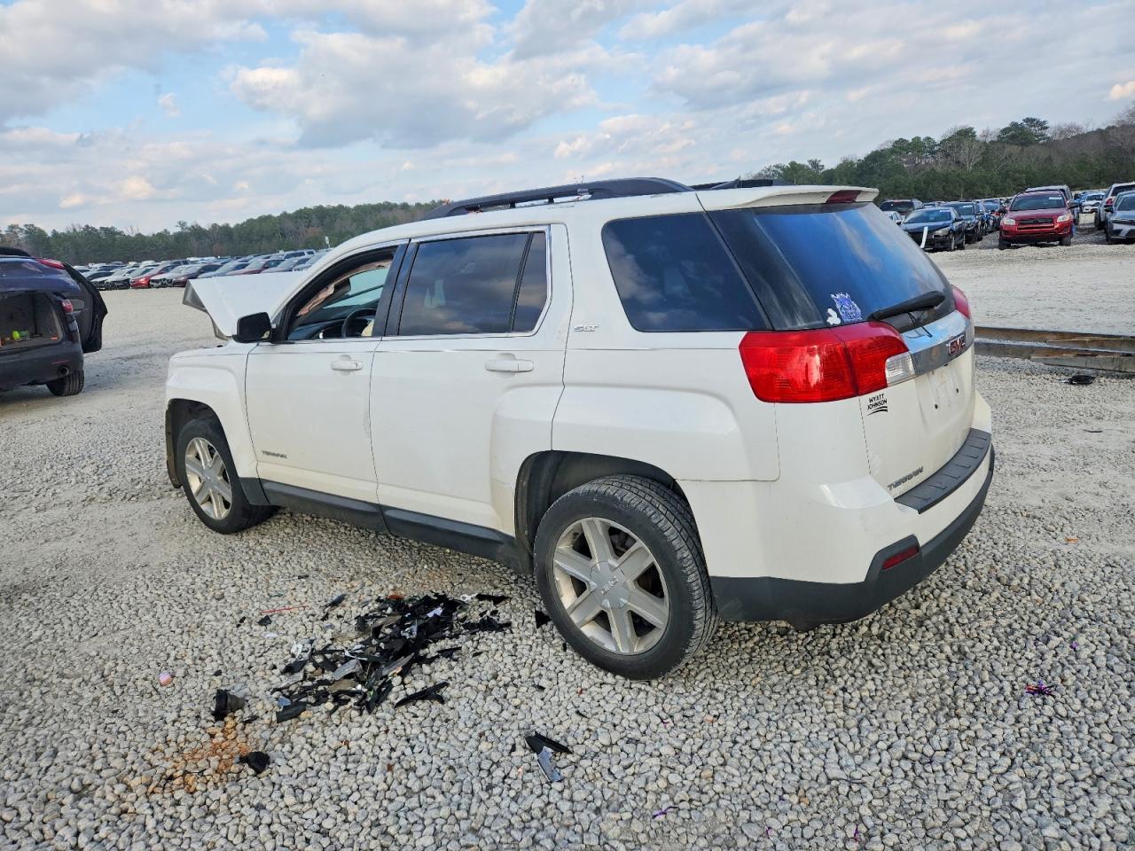 2011 GMC TERRAIN SLT photo 2
