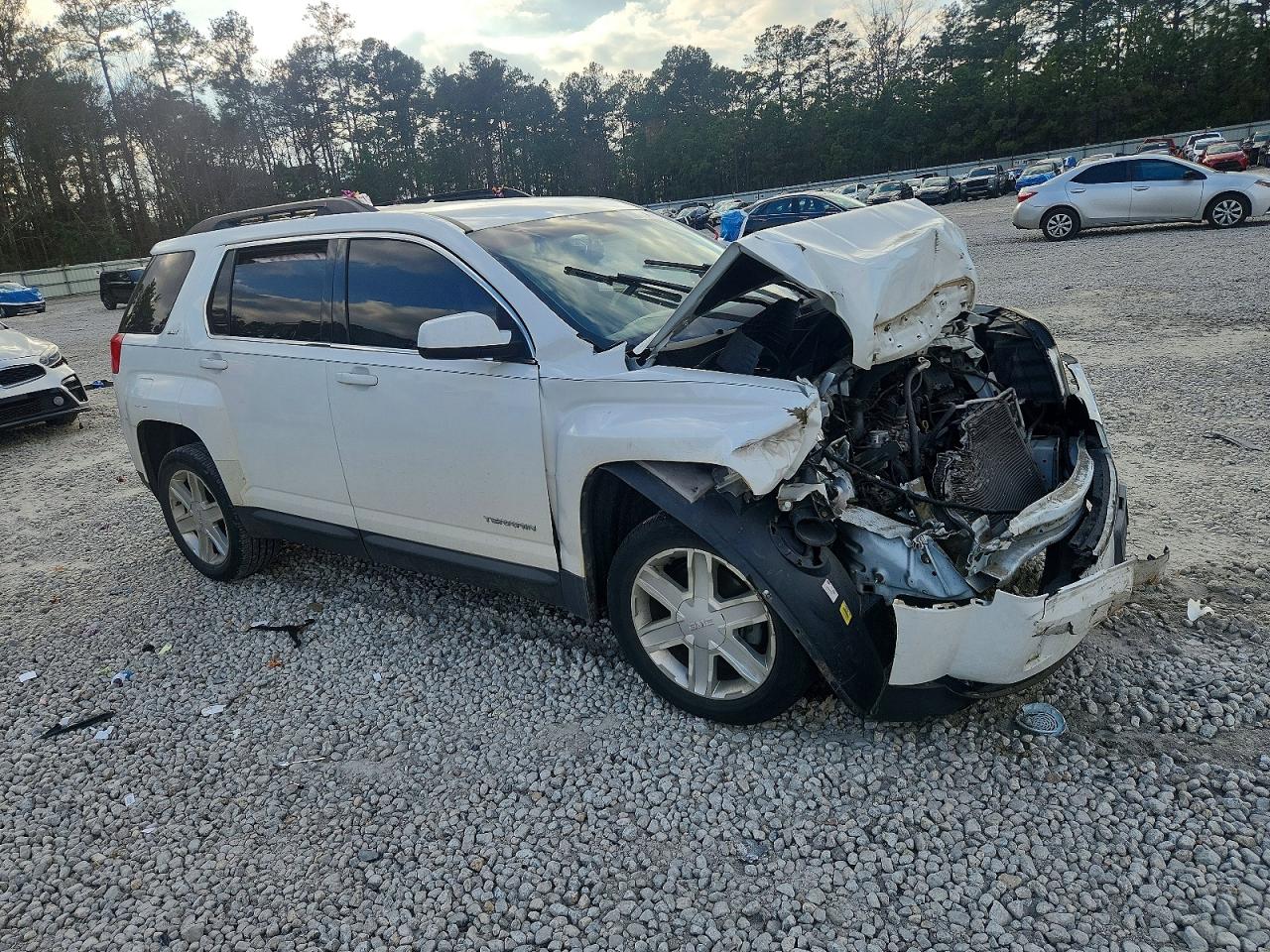 2011 GMC TERRAIN SLT photo 4