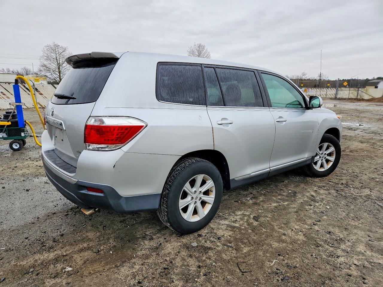 2012 TOYOTA HIGHLANDER BASE photo 3