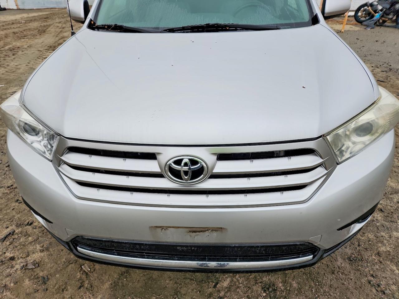 2012 TOYOTA HIGHLANDER BASE photo 12