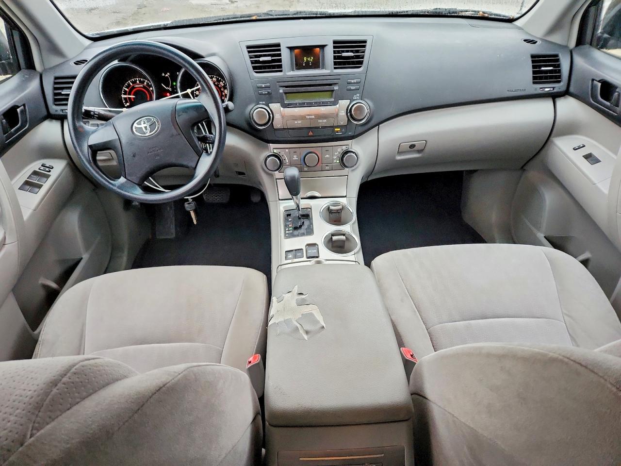 2012 TOYOTA HIGHLANDER BASE photo 8