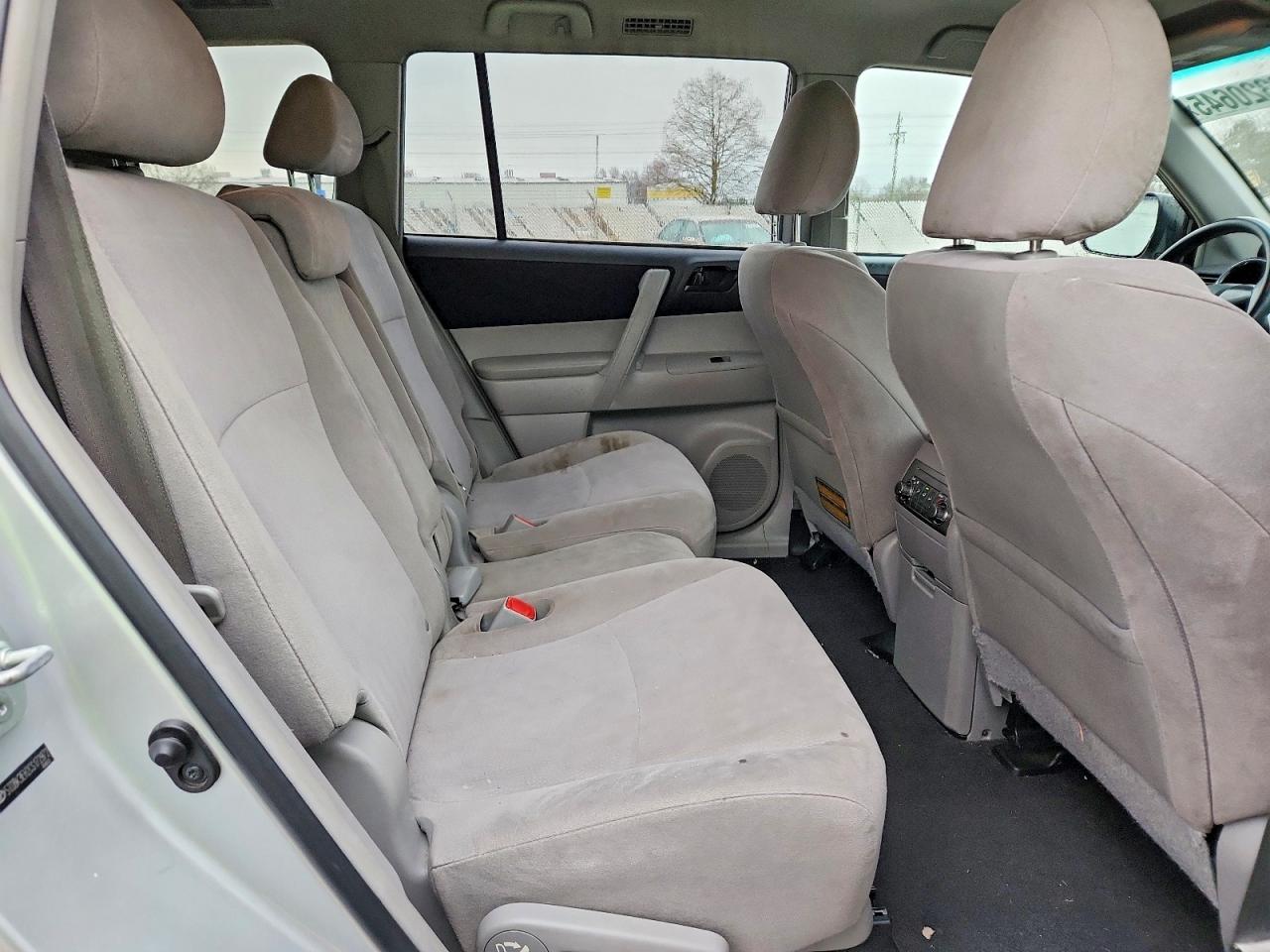 2012 TOYOTA HIGHLANDER BASE photo 11