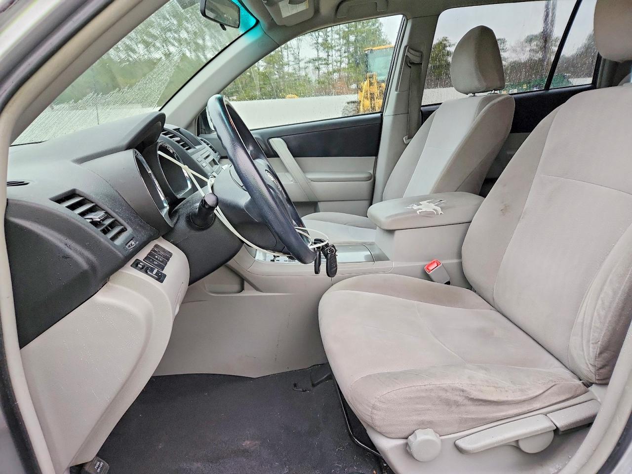2012 TOYOTA HIGHLANDER BASE photo 7