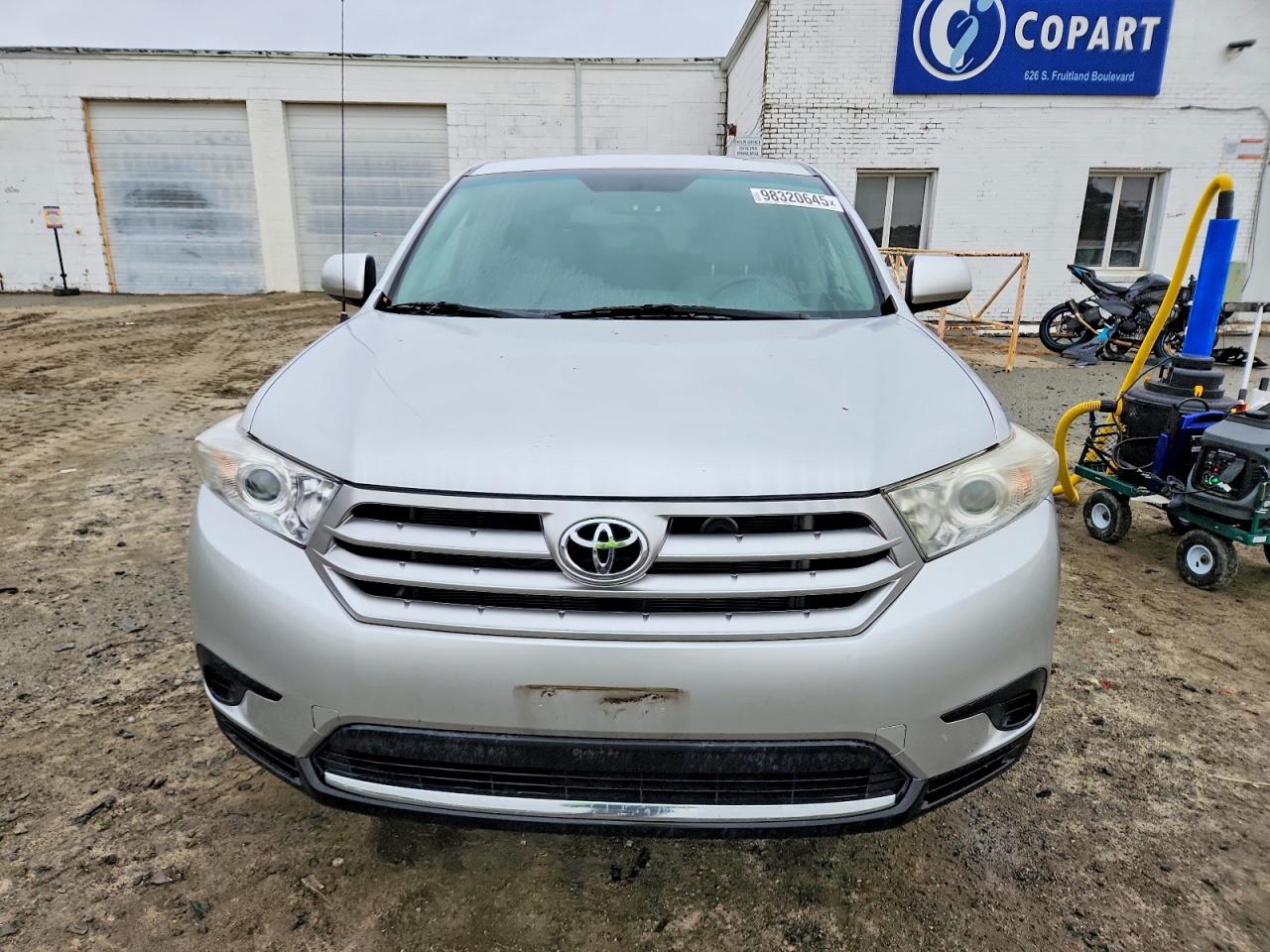 2012 TOYOTA HIGHLANDER BASE photo 5