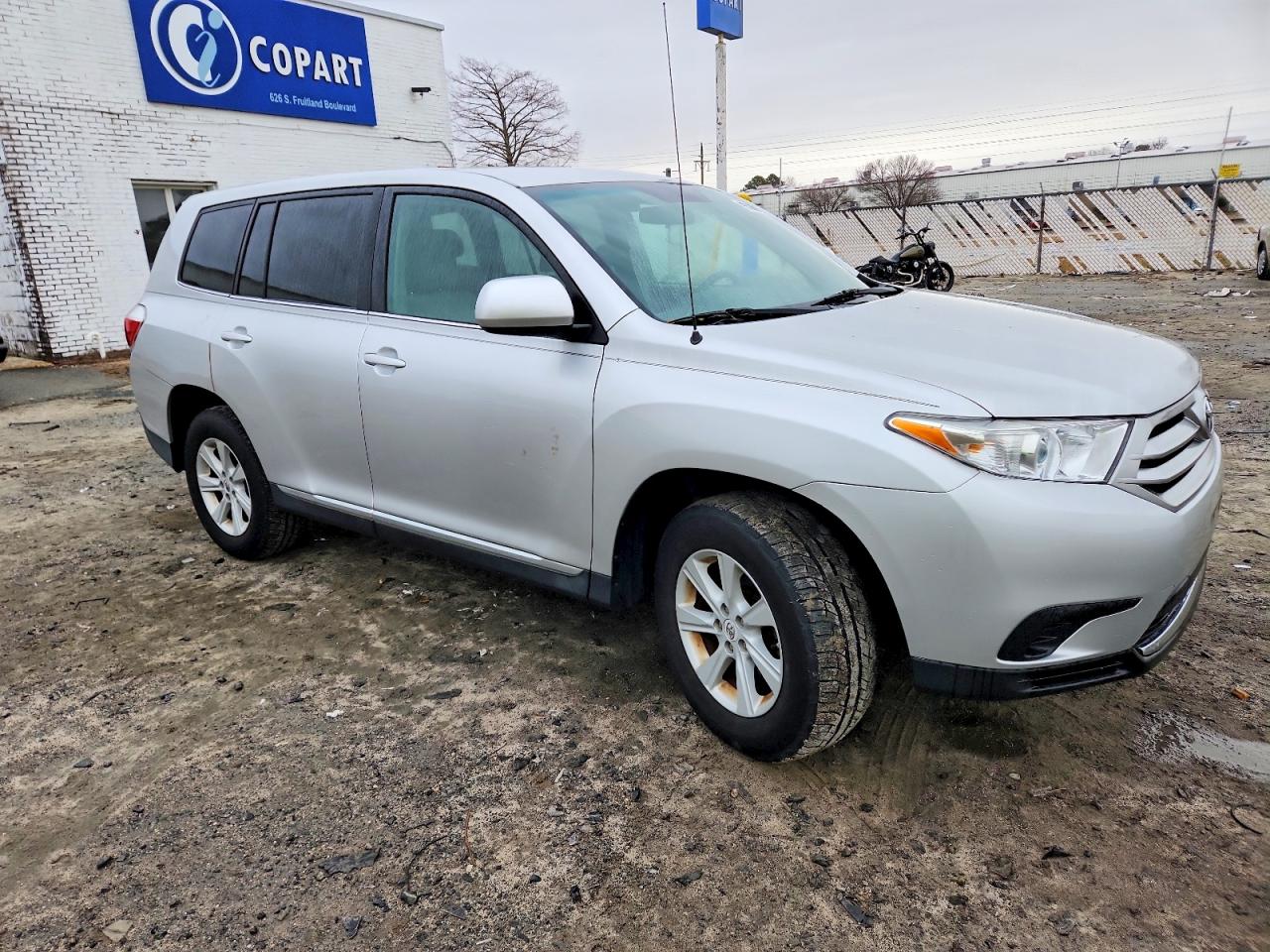 2012 TOYOTA HIGHLANDER BASE photo 4